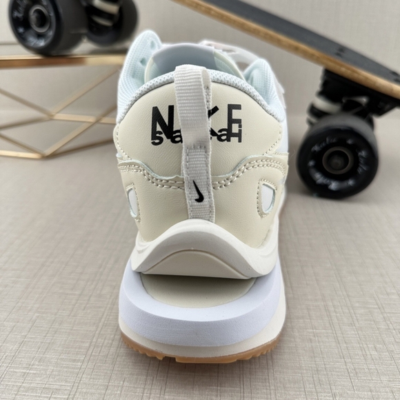 Nike Vaporwaffle sacai Sail Gum - Picture 2 of 9